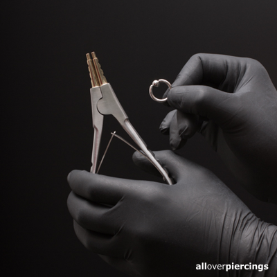 How to - Opening and closing piercing rings